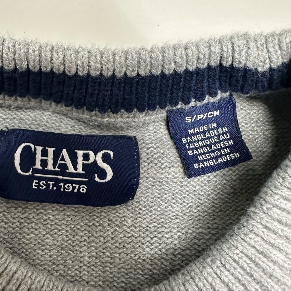 Chaps Men's Gray Crewneck Sweater with Flag Design - Picture 6 of 9
